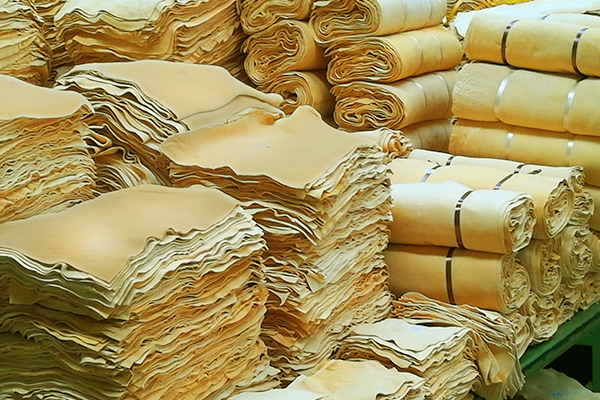 Gomitolo Bernat Pelle Scamosciata - 100g - Colore ZANCA - Filato Misto #5 Bulky (70% Poliestere, 30% Viscosa)